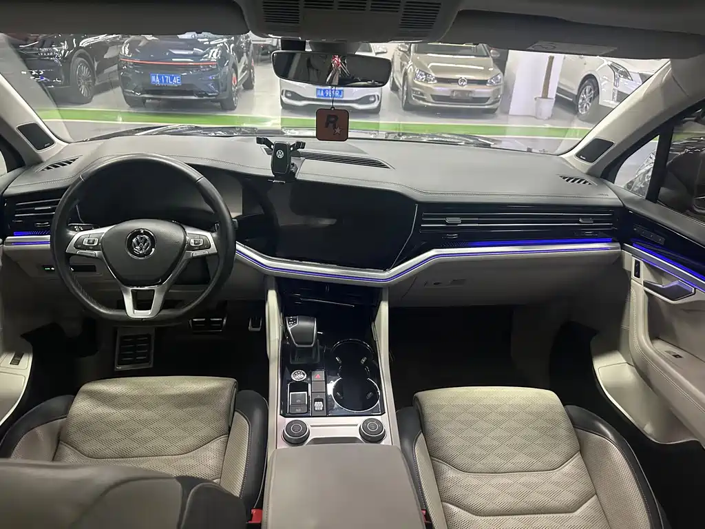 Volkswagen Touareg 2019 — фото 13
