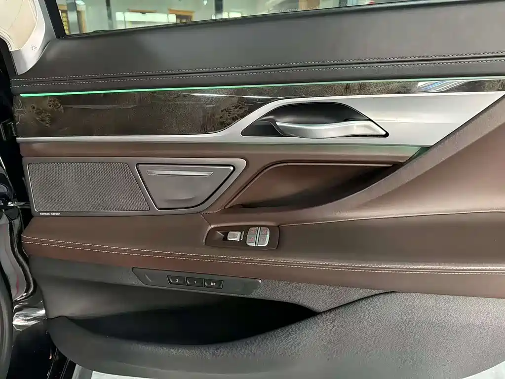 BMW 7 Series 2019 — фото 19