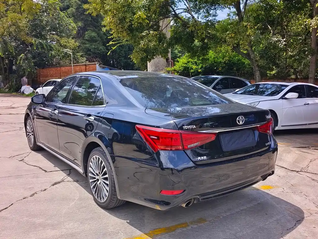 Toyota Crown 2018 — фото 9