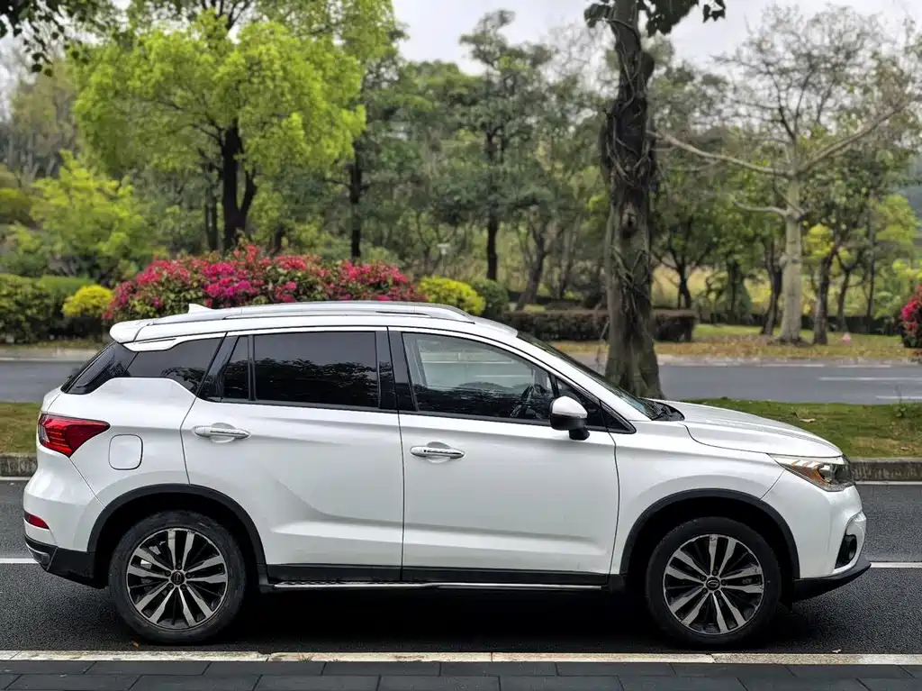 GAC Trumpchi GS4 2015 — фото 27