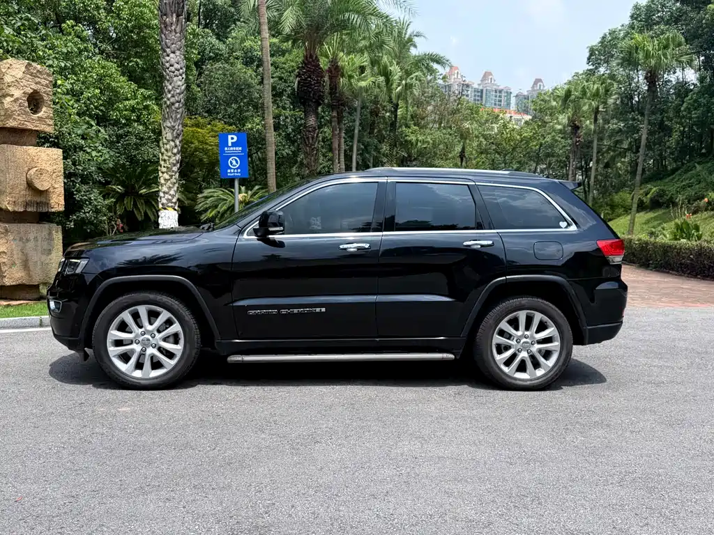 Jeep Grand Cherokee 2019 — фото 2