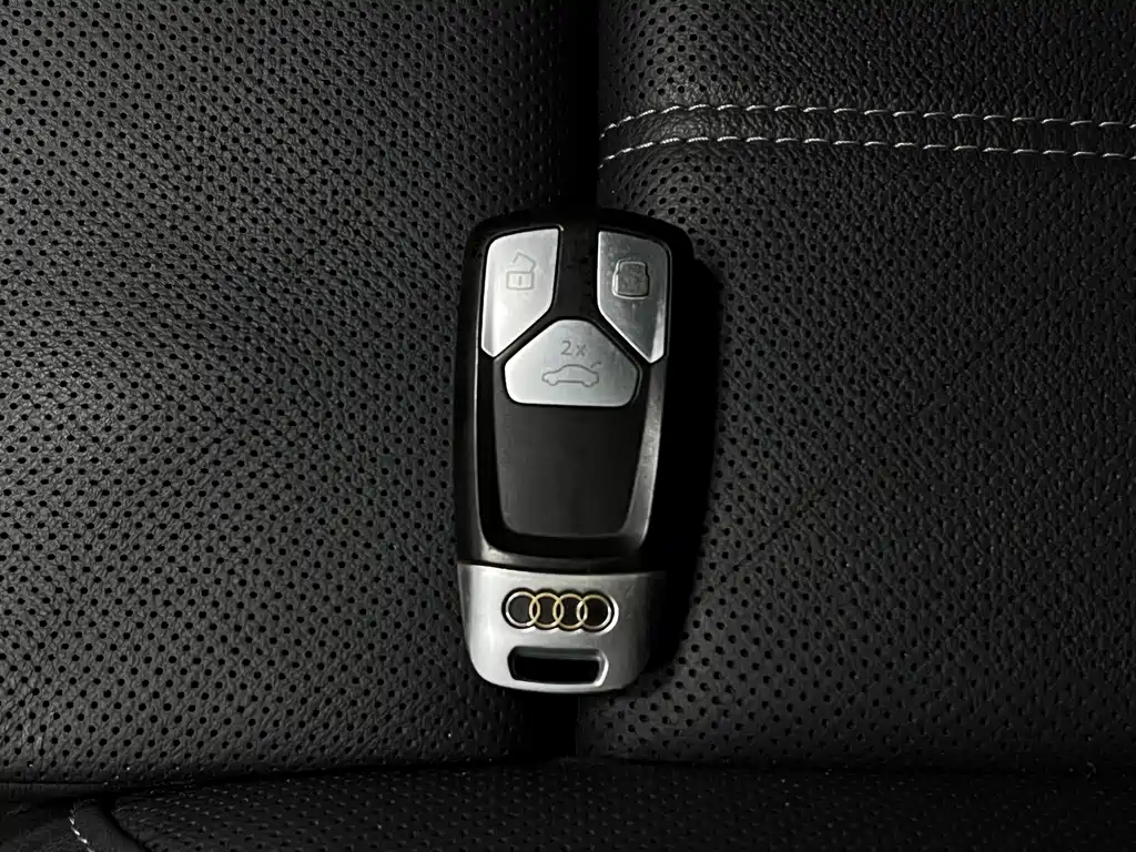 Audi A4L 2021 — фото 23