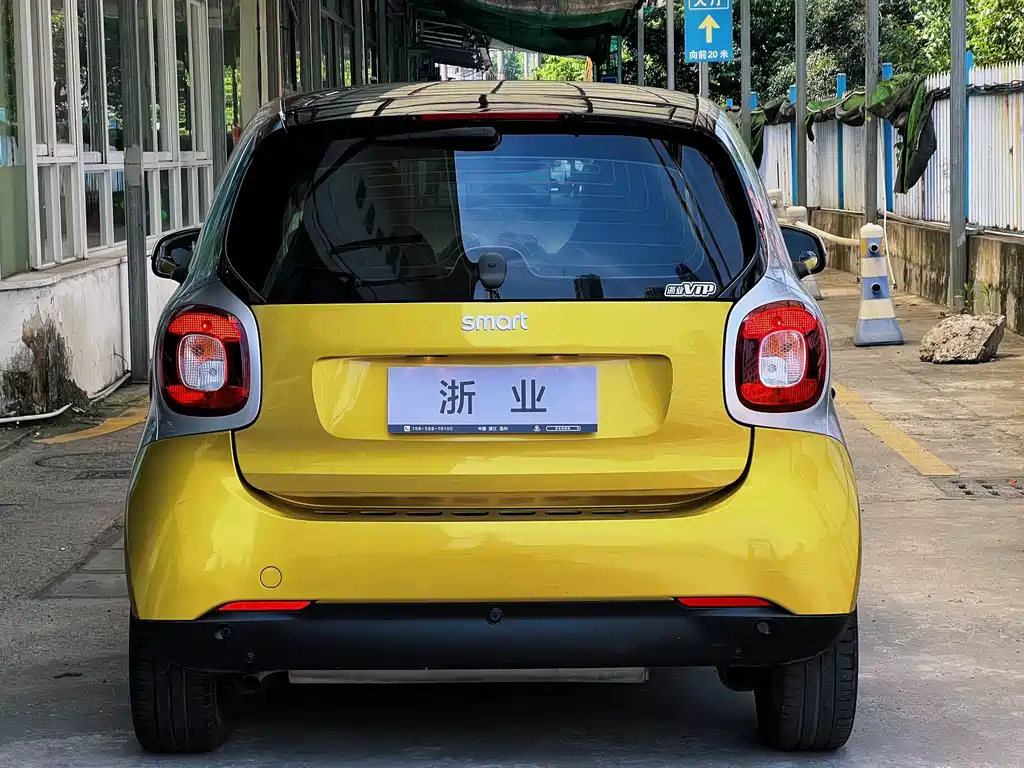 smart Fortwo 2017 — фото 15