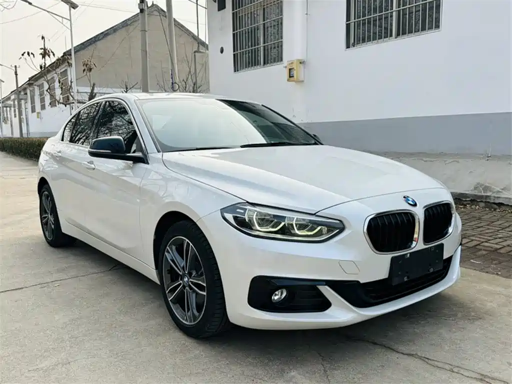 BMW 1 Series 2018 — фото 8