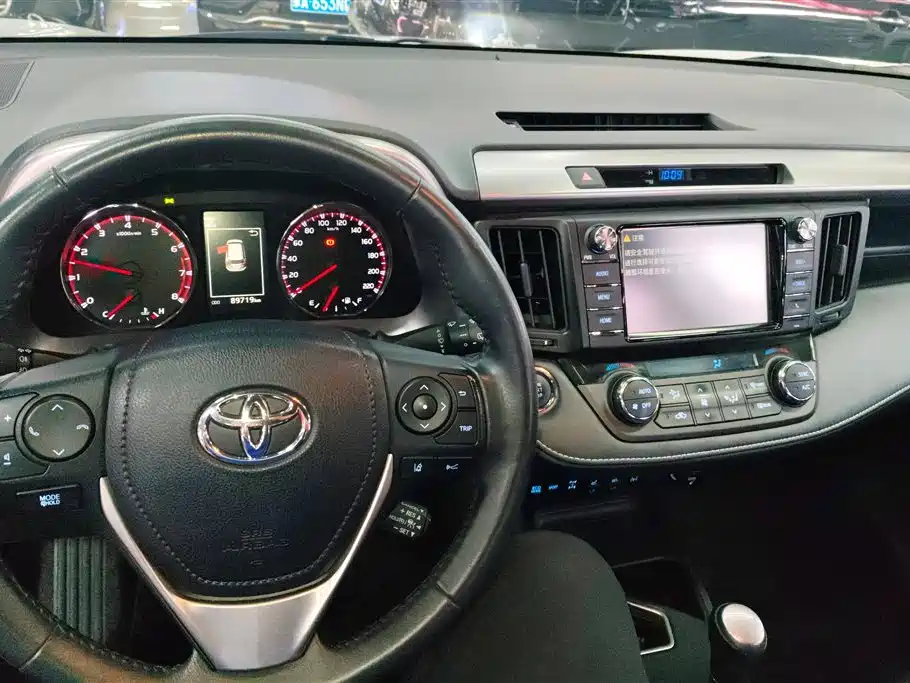 Toyota RAV4 2019 — фото 12