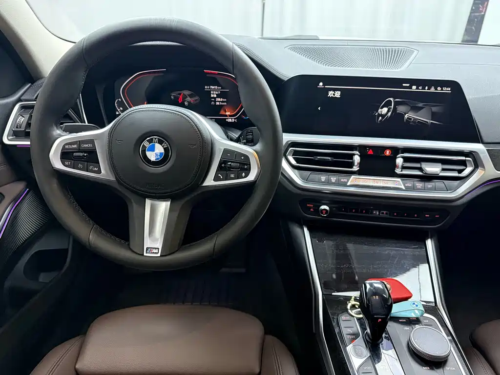 BMW 3 Series 2019 — фото 10