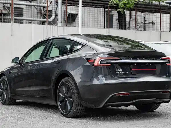 Tesla Model 3 2024