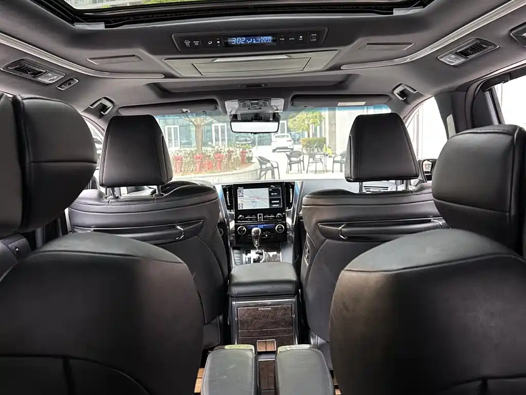 Toyota Vellfire 2021 — фото 13