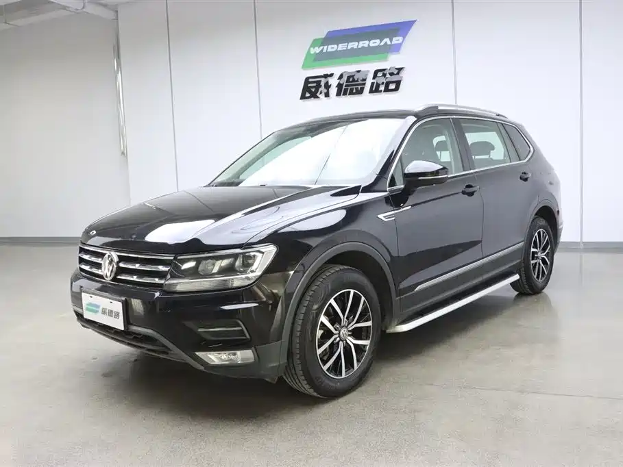Volkswagen Tiguan L 2018 — фото 1