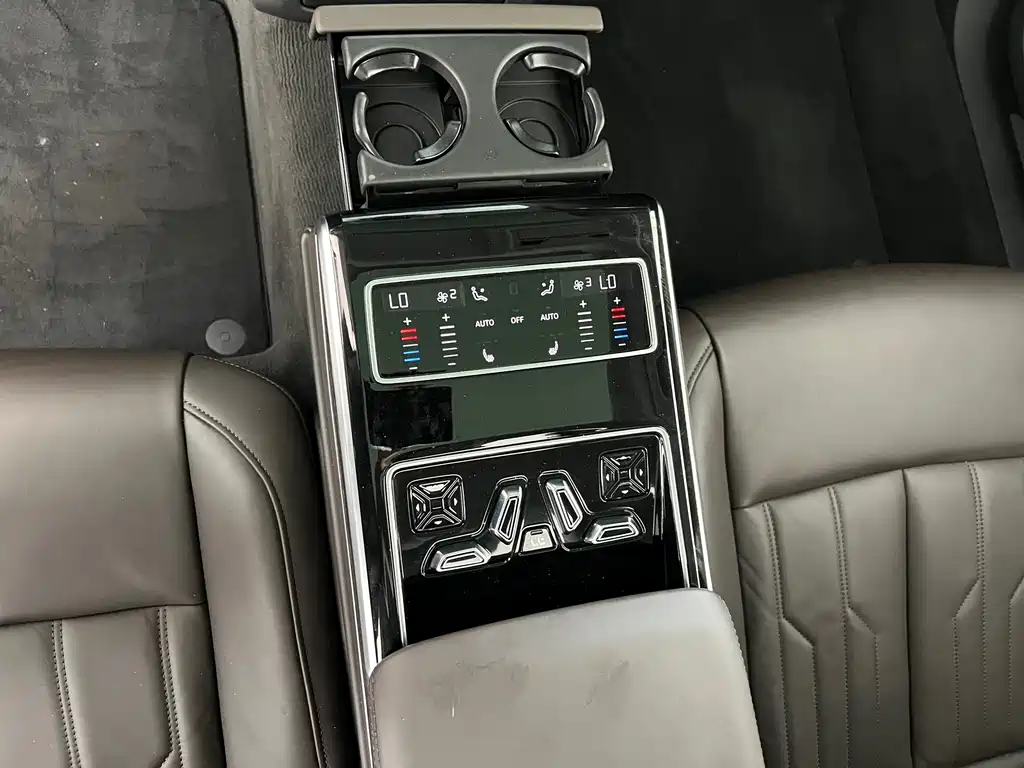 Audi A8 2020 — фото 20