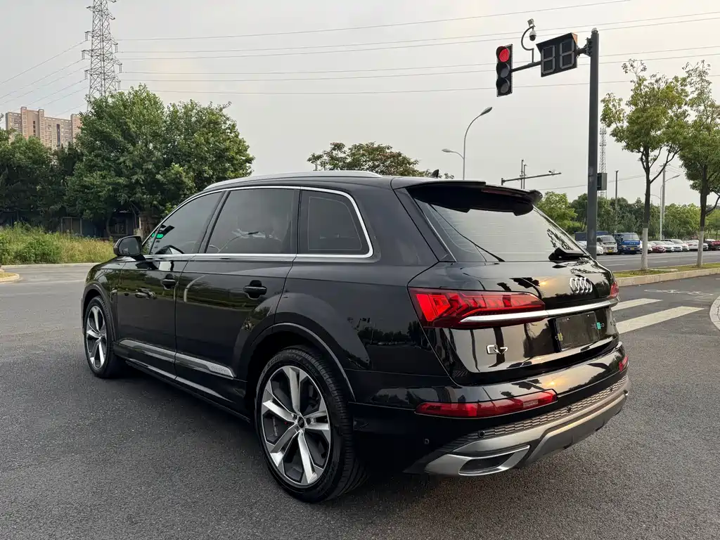 Audi Q7 2021 — фото 17