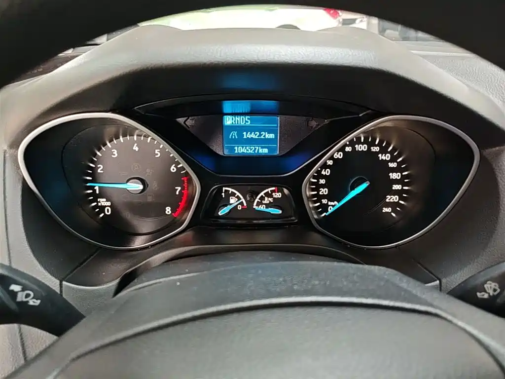 Ford Focus 2015 — фото 12