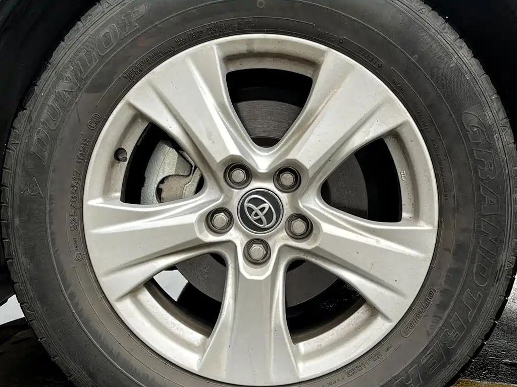 Toyota RAV4 2025 — фото 10