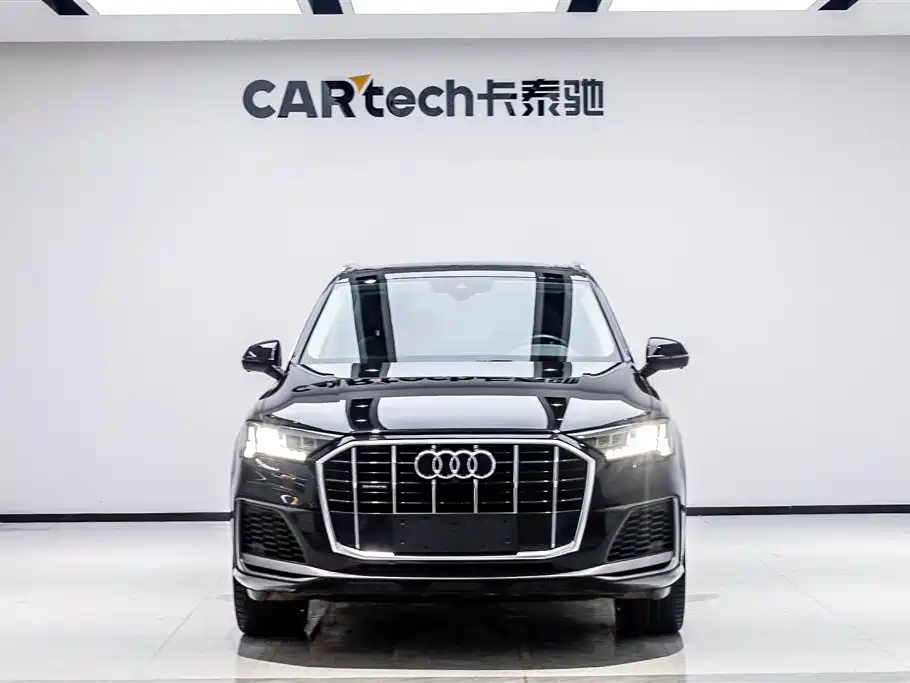 Audi Q7 2020 — фото 1