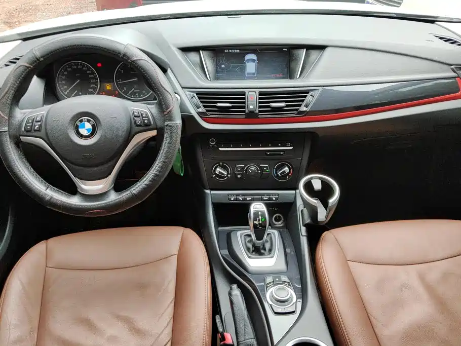 BMW X1 2016 — фото 12