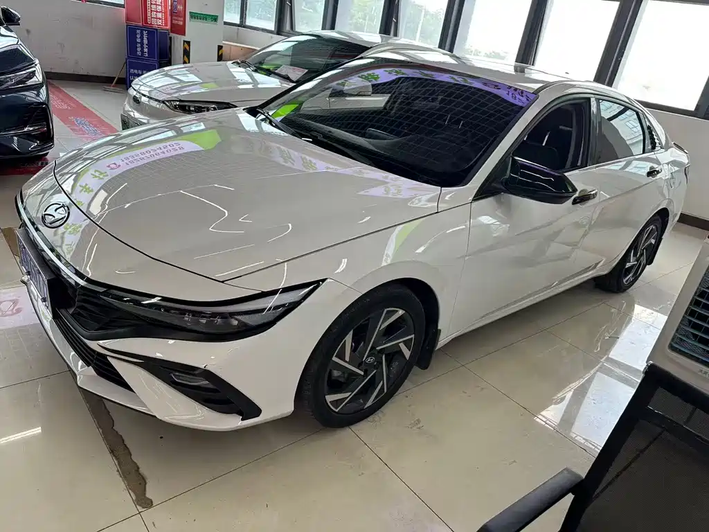 Hyundai Elantra 2024