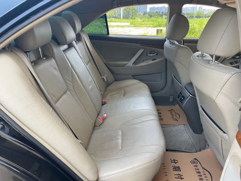 Toyota Camry 2010 — фото 20
