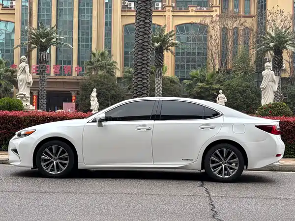 Lexus ES 2015