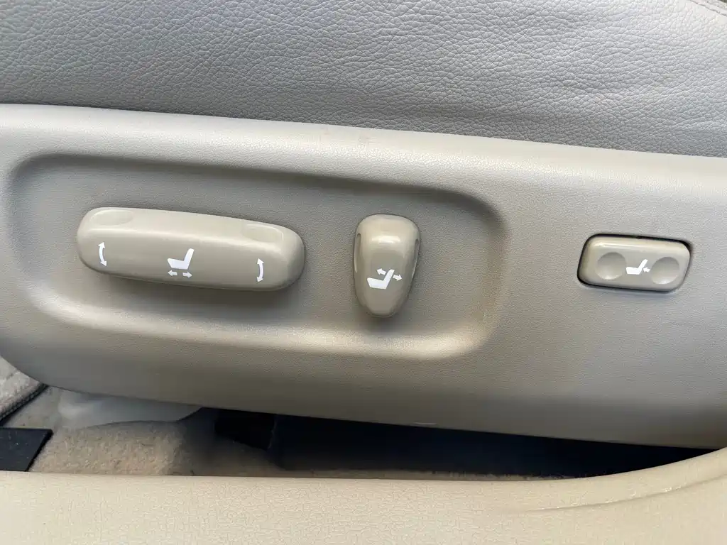 Toyota Camry 2010 — фото 14