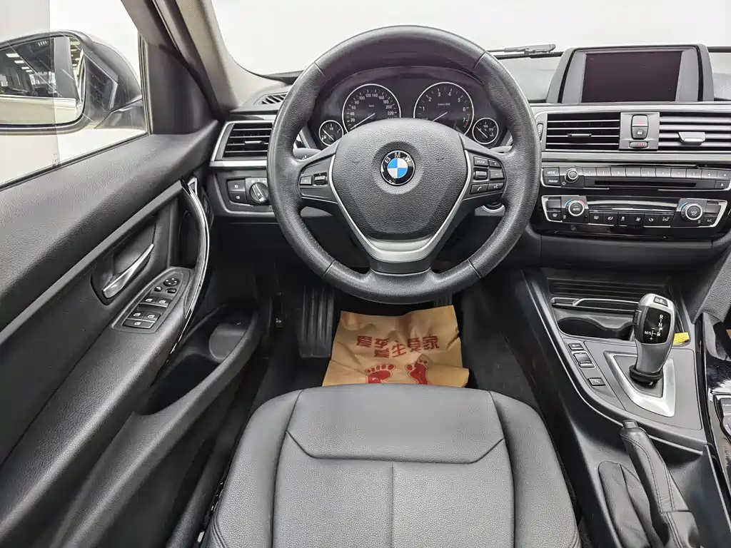 BMW 3 Series 2017 — фото 14