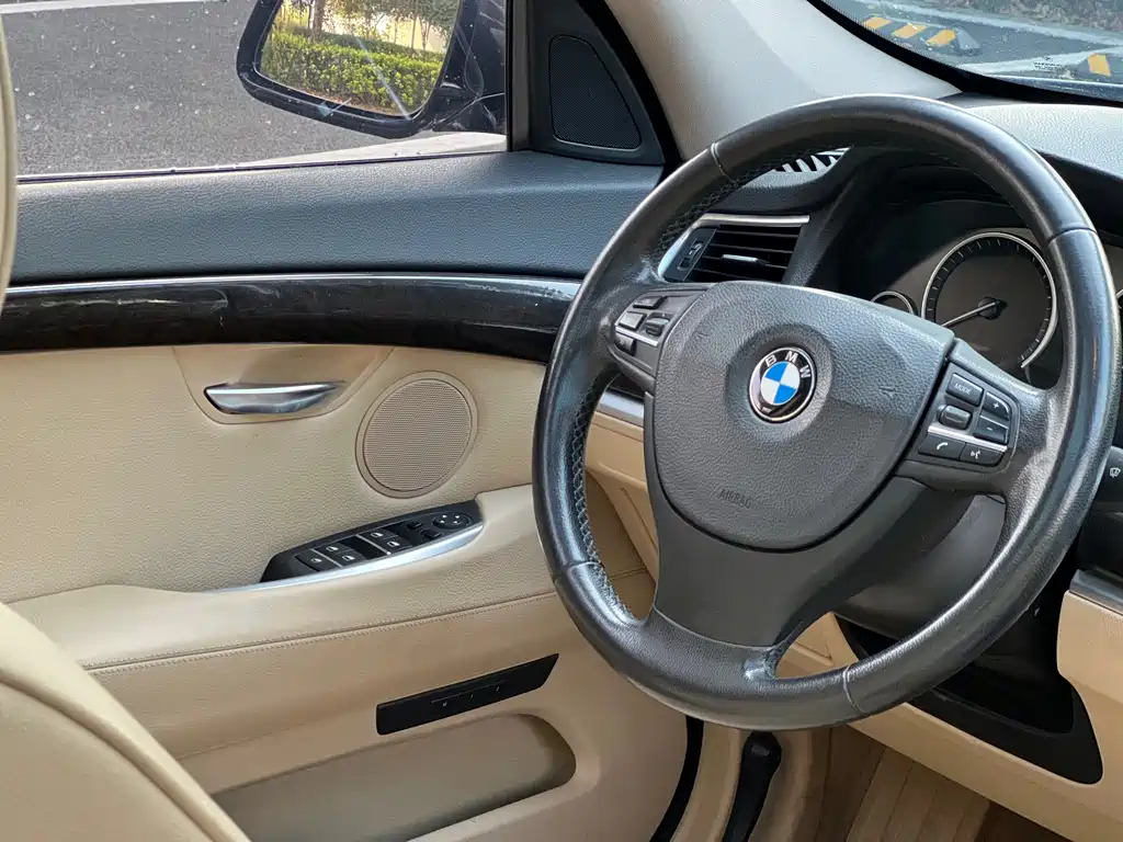 BMW 5 Series GT 2013 — фото 14