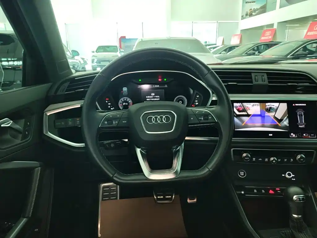 Audi Q3 2023 — фото 11