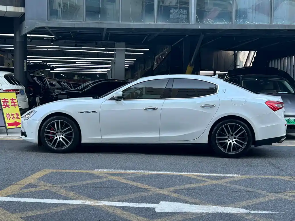 Maserati Ghibli 2017 — фото 4