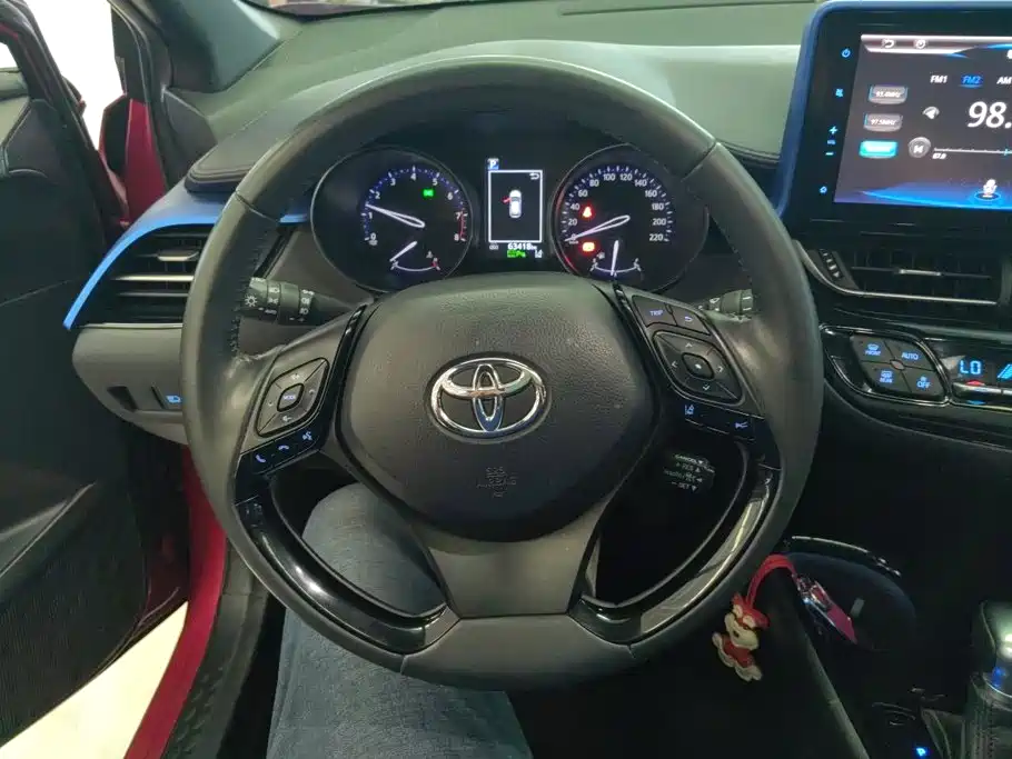 Toyota C-HR 2019 — фото 15