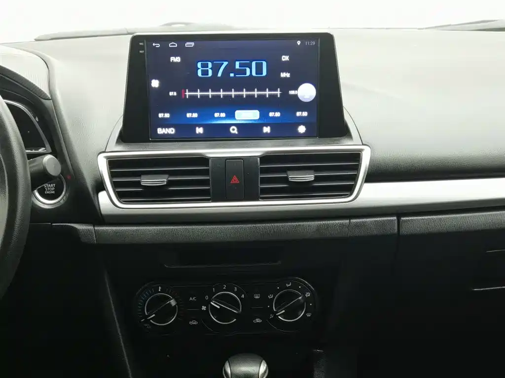Mazda 3 Axela 2016 — фото 12