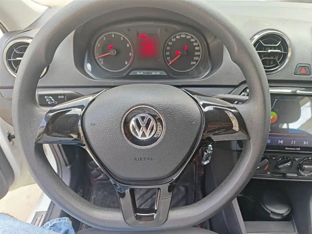 Volkswagen Jetta 2018 — фото 11
