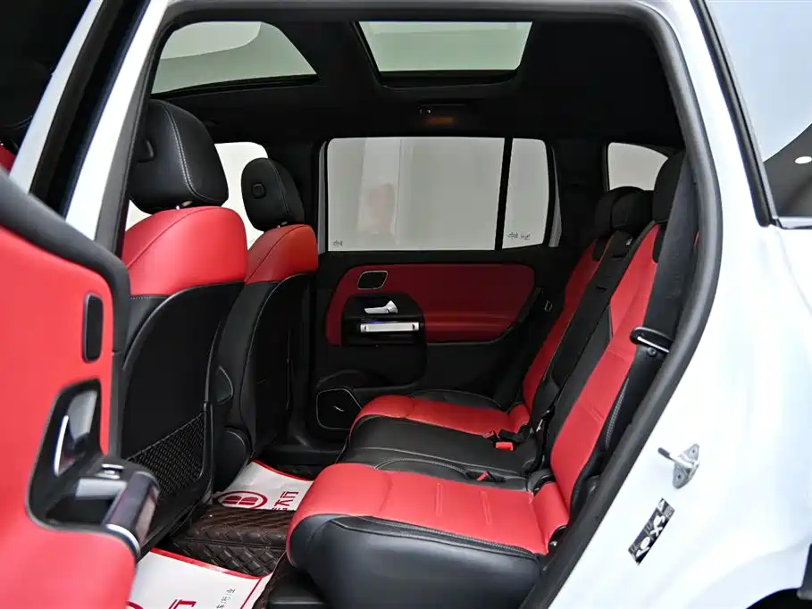 Mercedes-Benz GLB AMG 2023 — фото 12