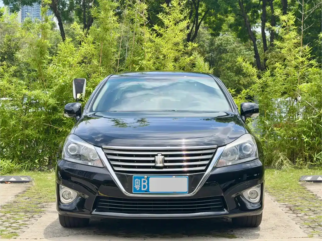Toyota Crown 2014