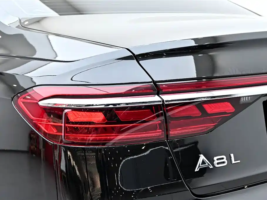 Audi A8 2019 — фото 9