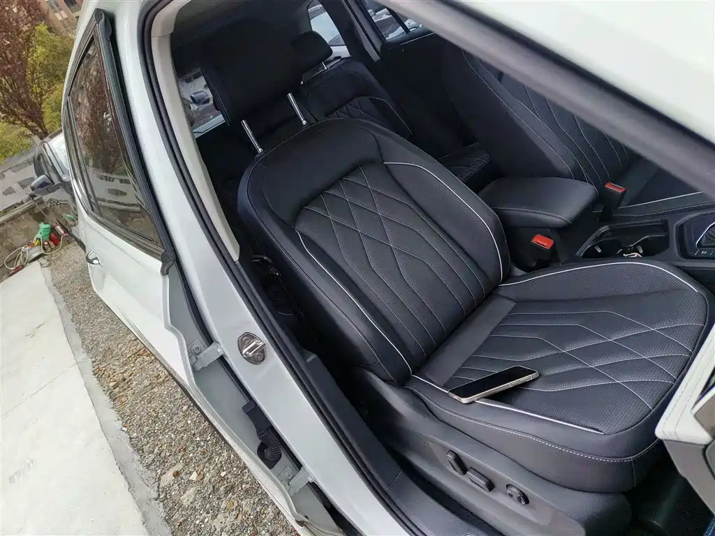 Volkswagen Tiguan L 2023 — фото 24