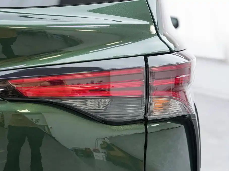 Toyota Sienna 2023 — фото 15