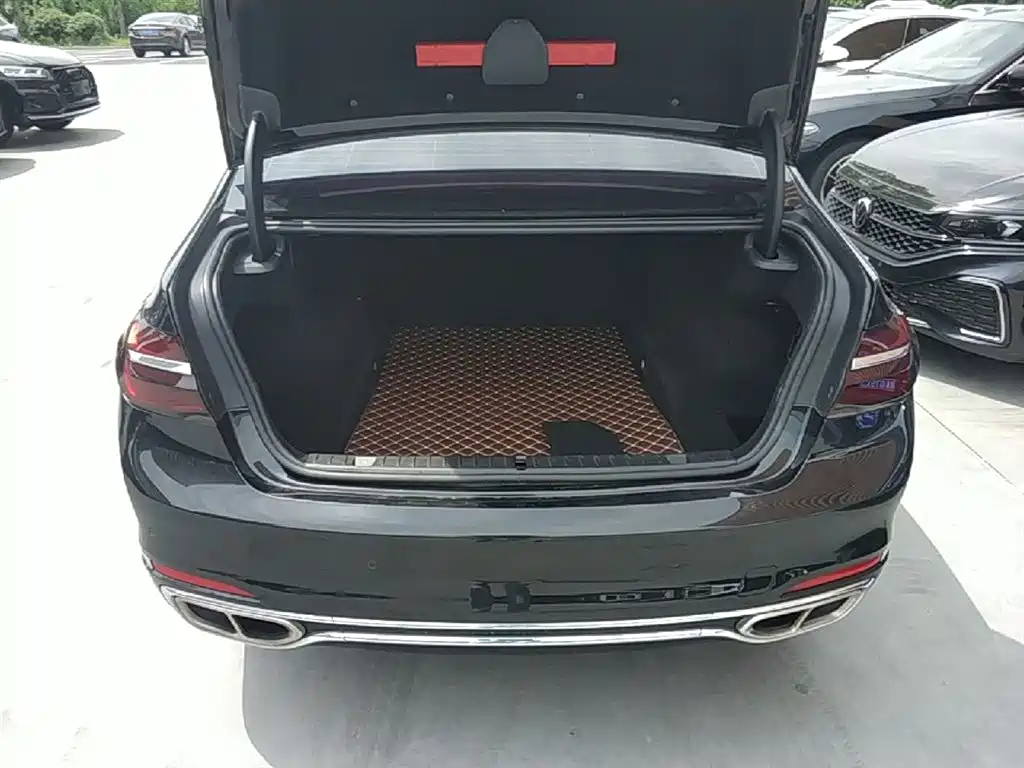 BMW 7 Series 2017 — фото 19