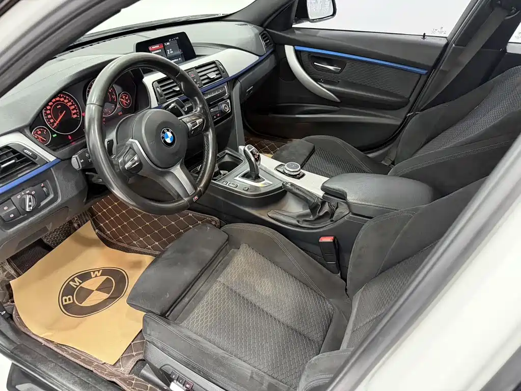 BMW 3 Series 2018 — фото 11