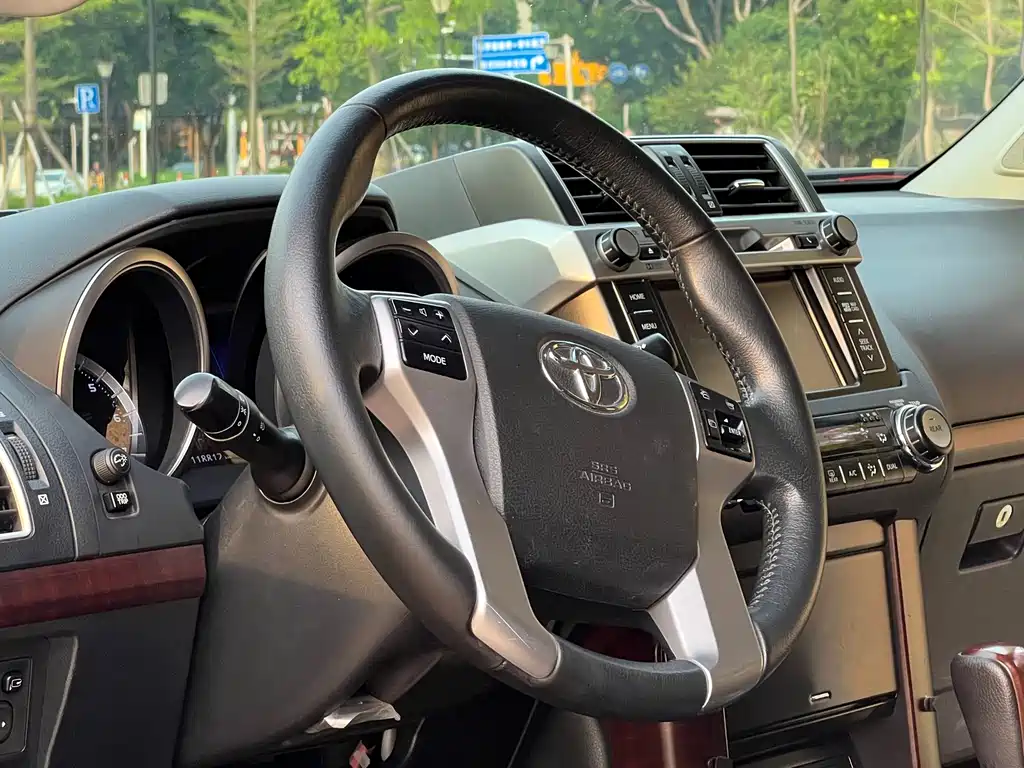 Toyota Prado 2017 — фото 3