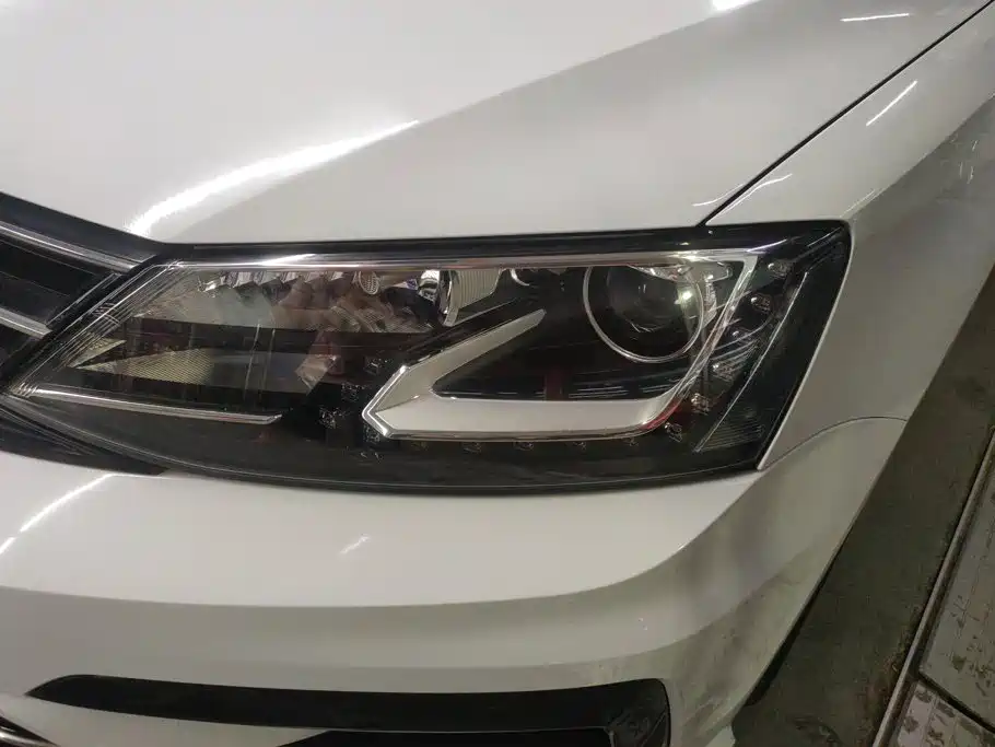 Volkswagen Sagitar 2018