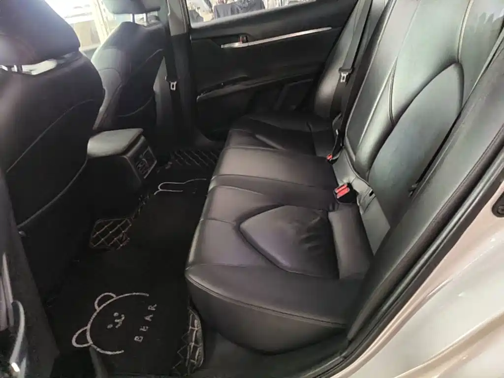 Toyota Camry 2018 — фото 17