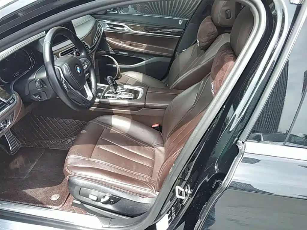 BMW 7 Series 2017 — фото 15