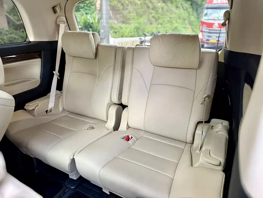 Toyota Alphard 2022 — фото 11