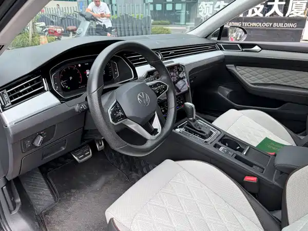 Volkswagen Magotan 2025