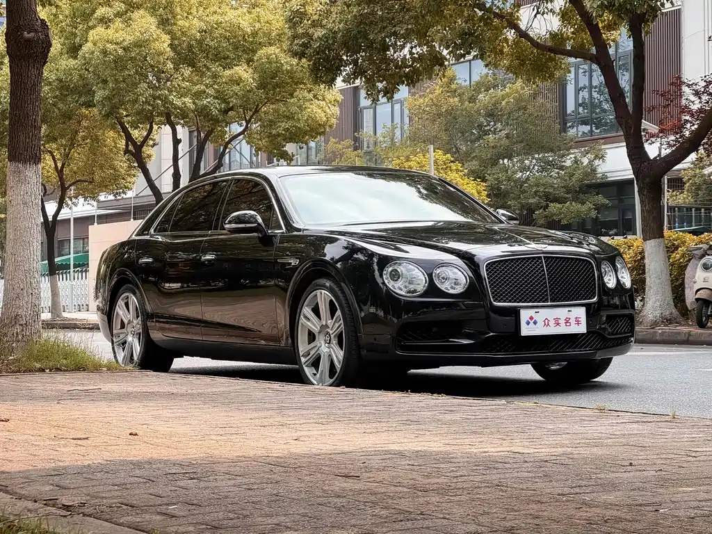 Bentley Flying Spur 2018 — фото 3