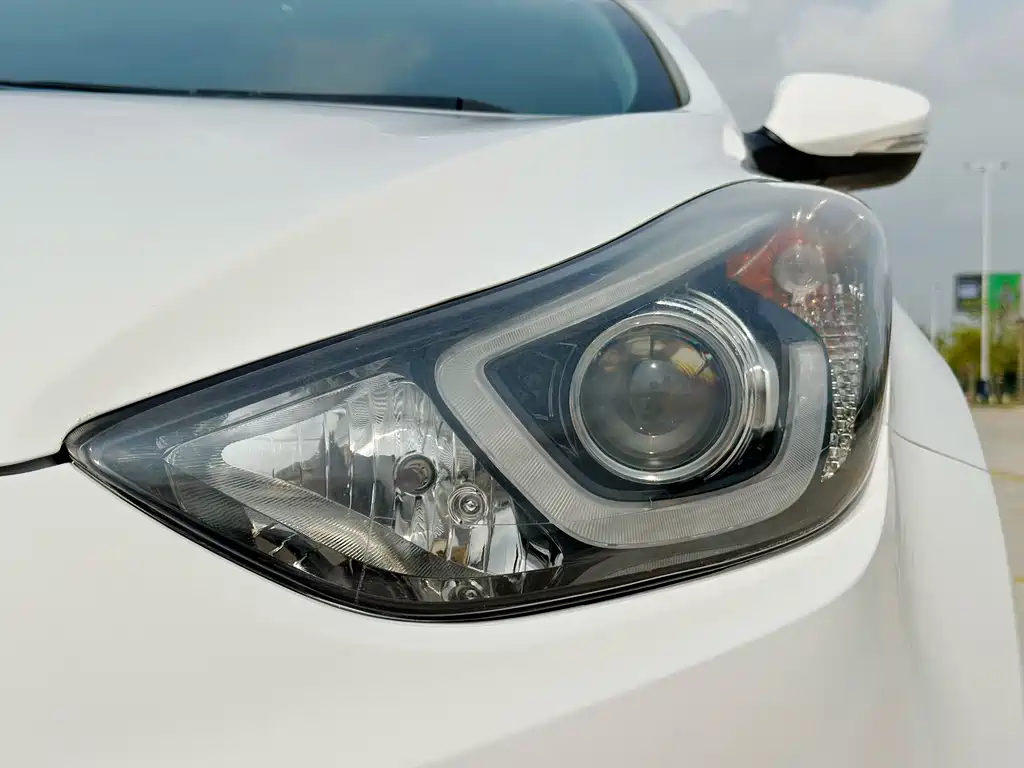 Hyundai Elantra Langdong 2016 — фото 16
