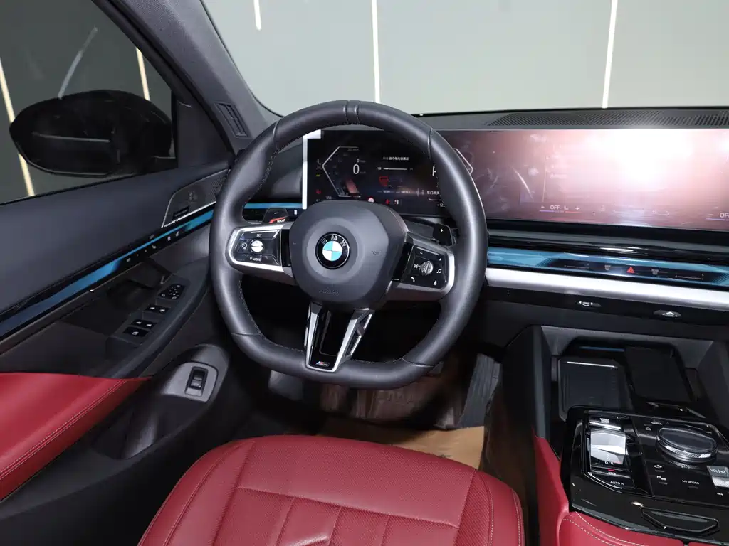 BMW 5 Series 2025 — фото 19