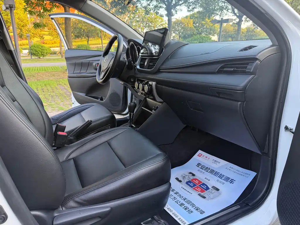 Toyota Yaris L 2022 — фото 15