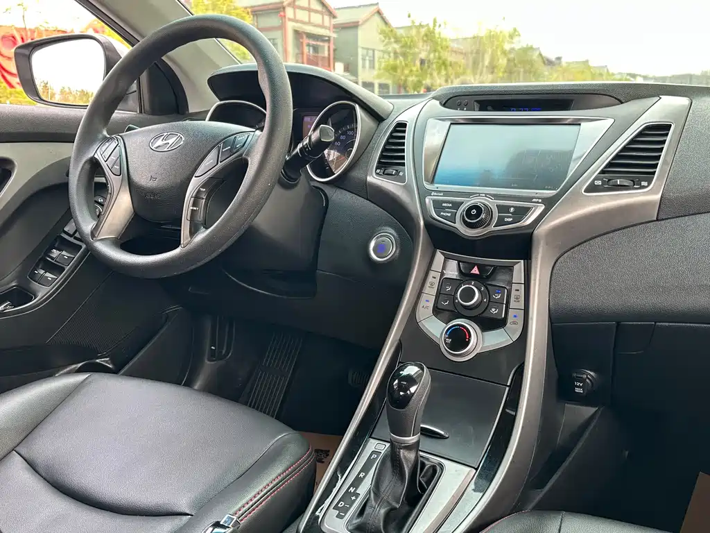 Hyundai Elantra Langdong 2016 — фото 21