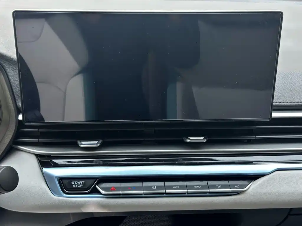 Geely Emgrand 2023 — фото 12
