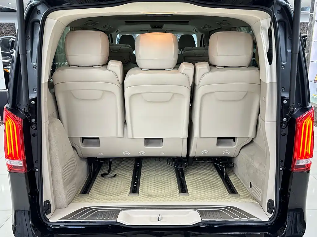 Mercedes-Benz V-Class 2023 — фото 8